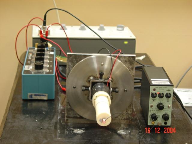 Arreglo experimental para la calibración de vibrómetro láser en altas frecuencias Arreglo experimental para la calibración de vibrómetro láser en altas frecuencias
